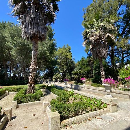 לינה וארוחת בוקר לצ'ה Palazzo De Carlo E Il Parco Dei 7 Pozzi מראה חיצוני תמונה