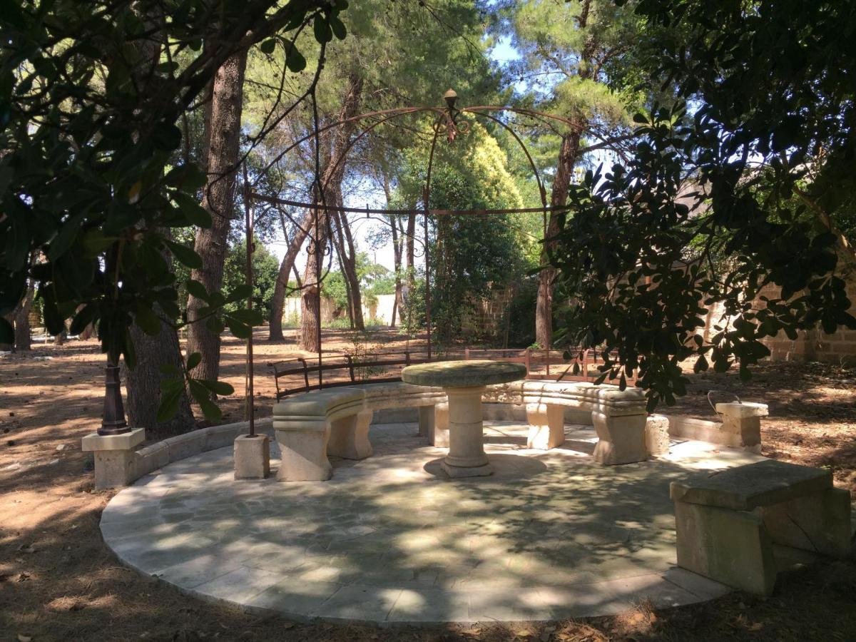 לינה וארוחת בוקר לצ'ה Palazzo De Carlo E Il Parco Dei 7 Pozzi מראה חיצוני תמונה