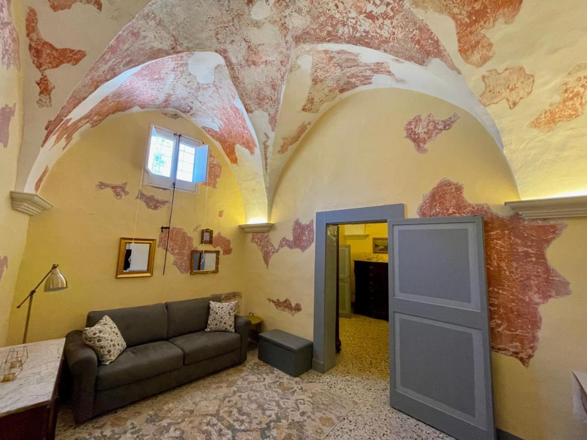 לינה וארוחת בוקר לצ'ה Palazzo De Carlo E Il Parco Dei 7 Pozzi מראה חיצוני תמונה