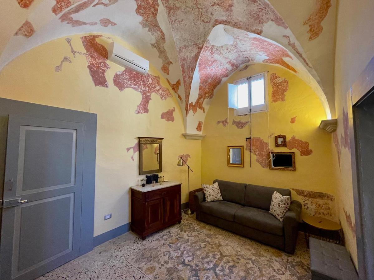לינה וארוחת בוקר לצ'ה Palazzo De Carlo E Il Parco Dei 7 Pozzi מראה חיצוני תמונה