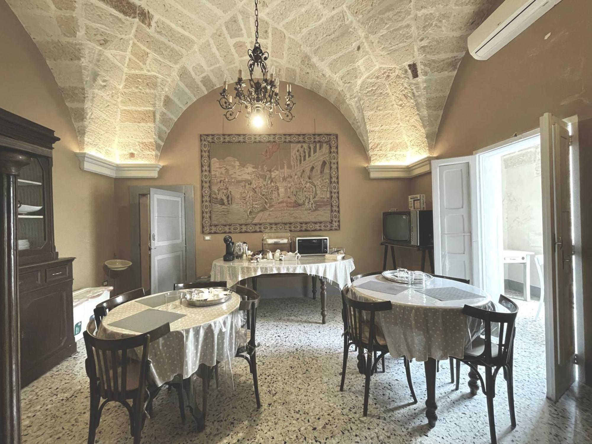 לינה וארוחת בוקר לצ'ה Palazzo De Carlo E Il Parco Dei 7 Pozzi מראה חיצוני תמונה